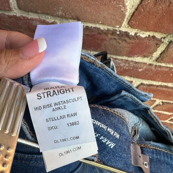 DL1961 $219 Mara Mid Rise Instasculpt Straight Jeans Stellar Raw Hem Women’s 30 - Picture 9 of 11